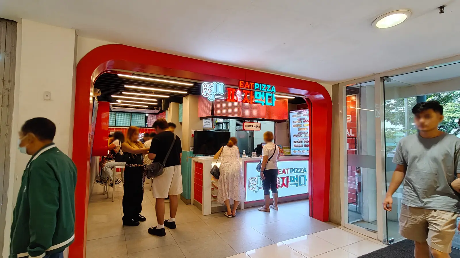 EAT PIZZA in SM City North EDSA